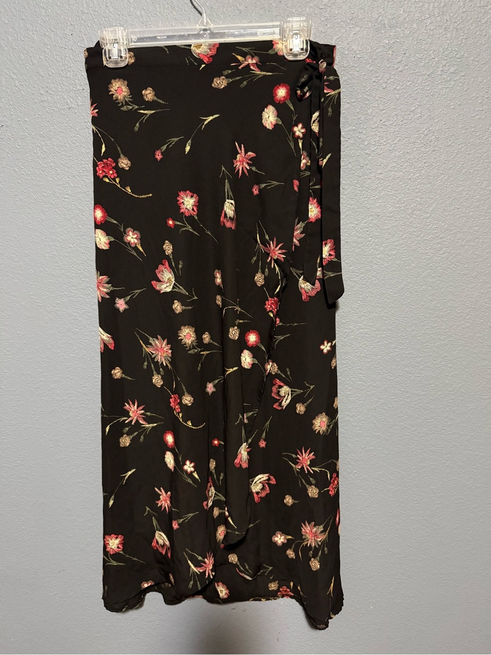 Lulu's Black Floral Midi Skirt